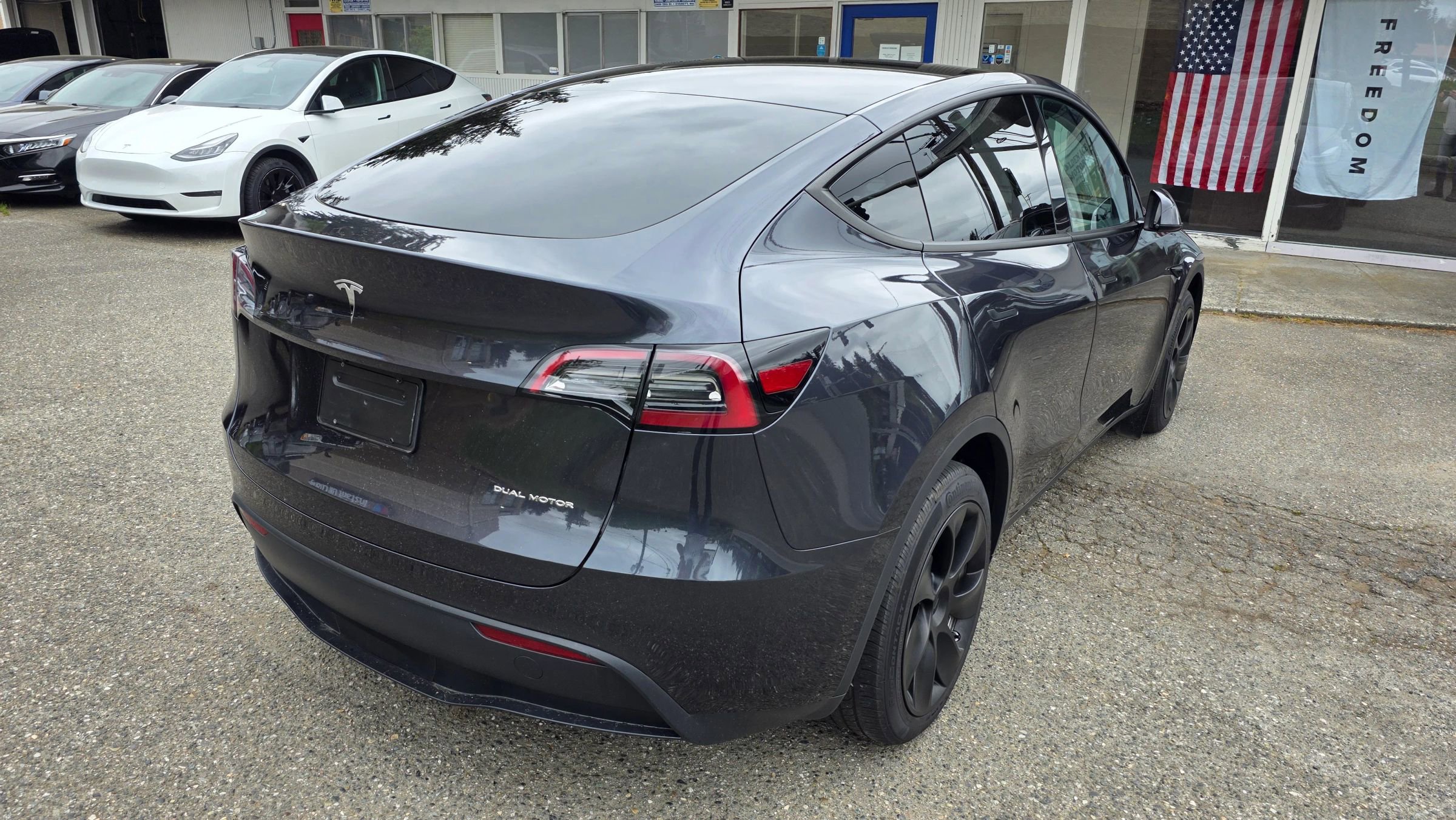 Used 2024 Tesla Model Y Long Range AWD/4WD image 18