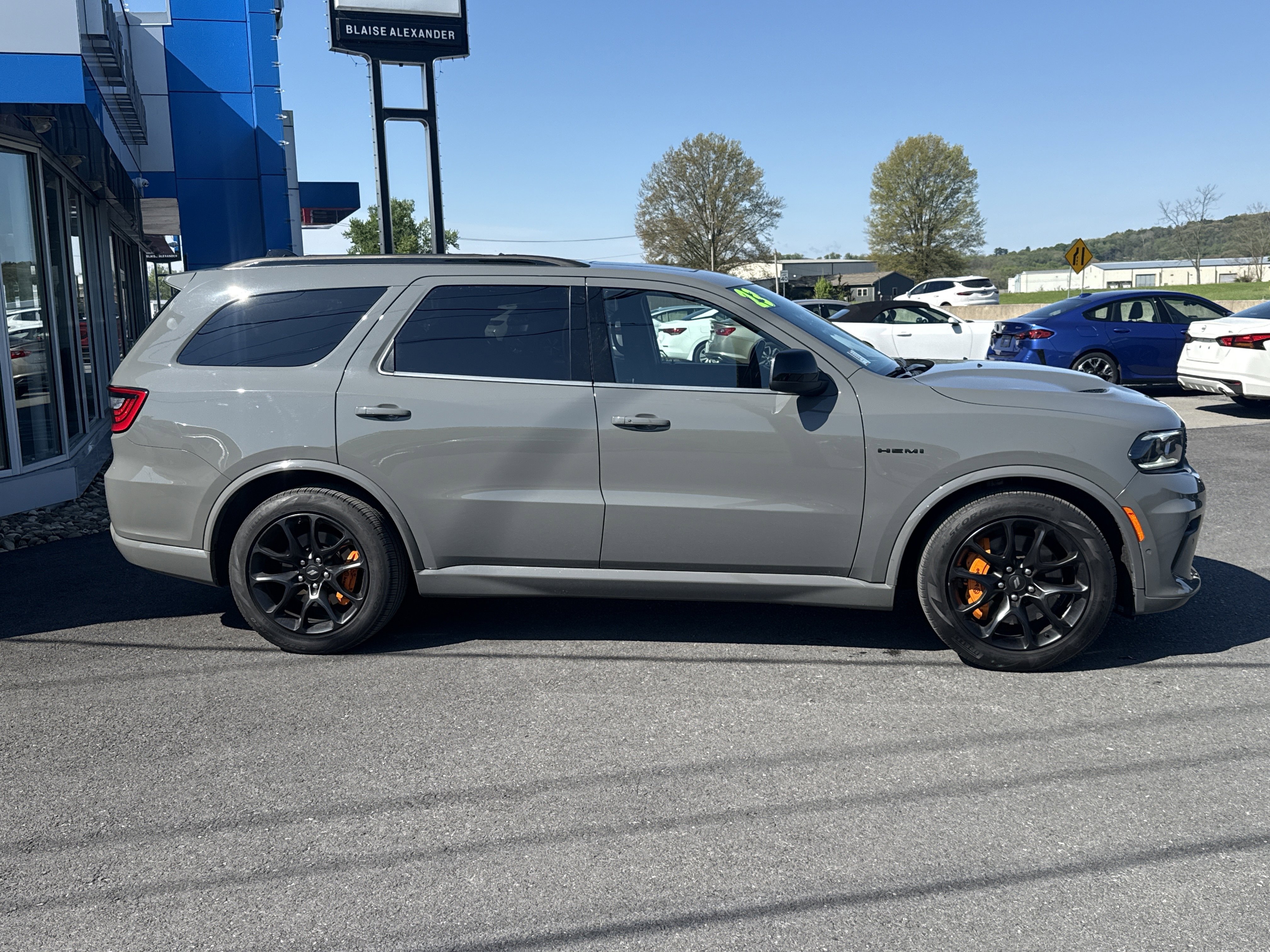 Used 2023 Dodge Durango R/T w/ Hemi Orange Plus Package AWD/4WD image 2