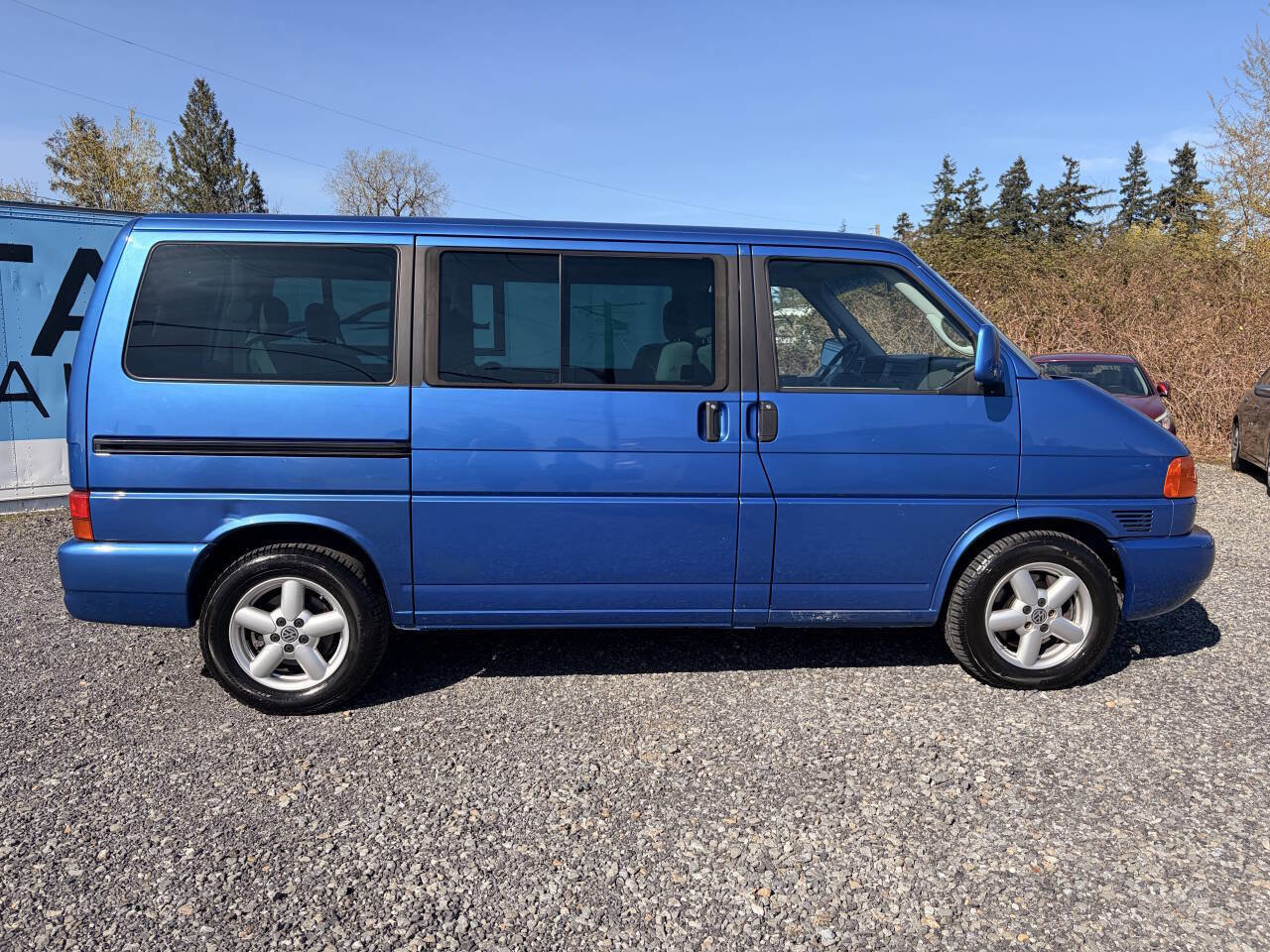 Used 2001 Volkswagen Eurovan FWD image 2