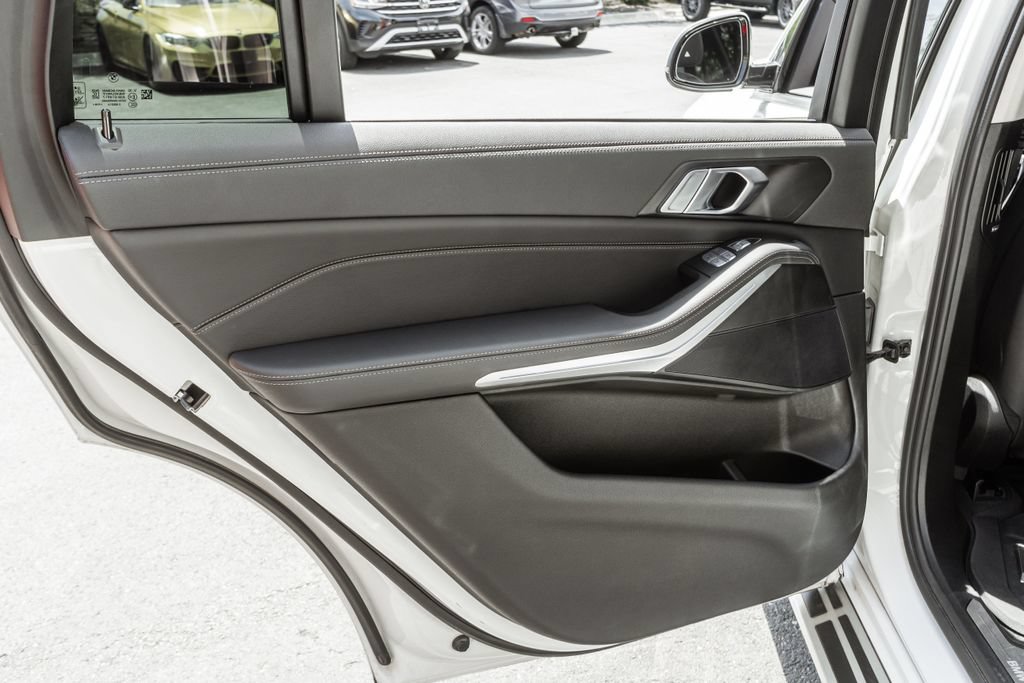 Used 2022 BMW X7 xDrive40i w/ Executive Package AWD/4WD image 34