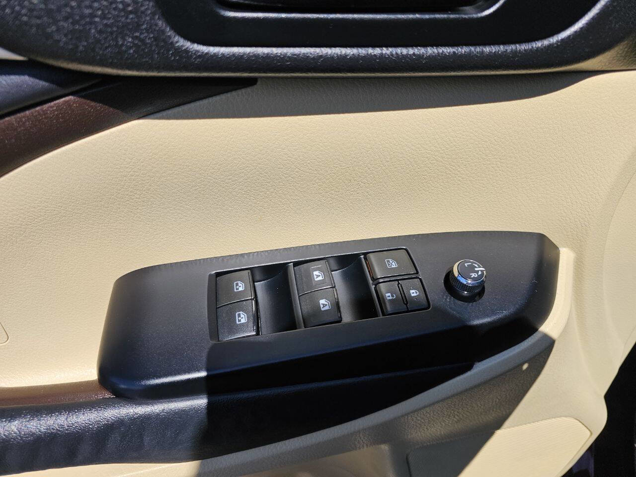 Used 2014 Toyota Highlander Plus FWD image 16