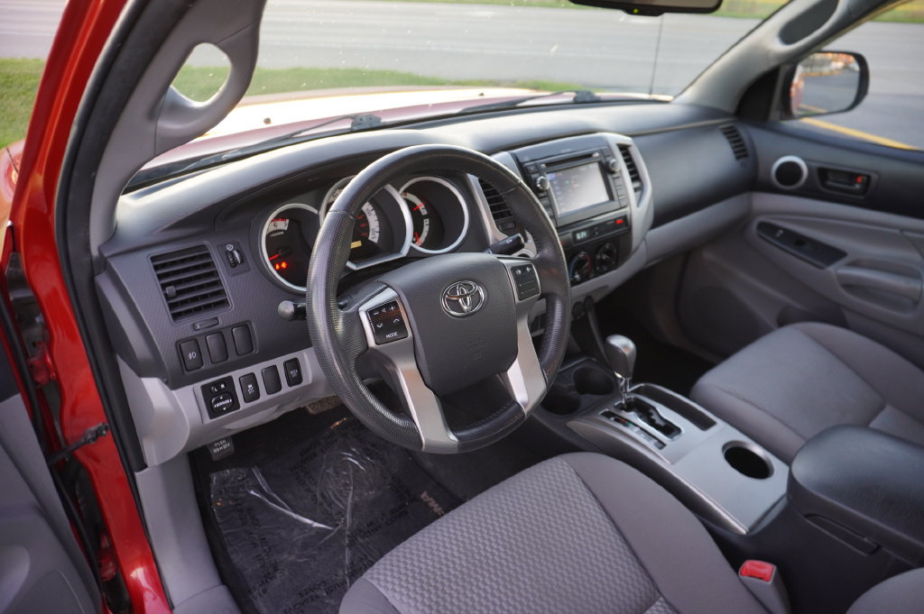 Used 2013 Toyota Tacoma 4x4 Access Cab V6 w/ SR5 Pkg image 24