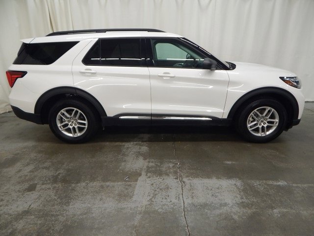 Used 2025 Ford Explorer Active w/ Active Comfort Package image 2