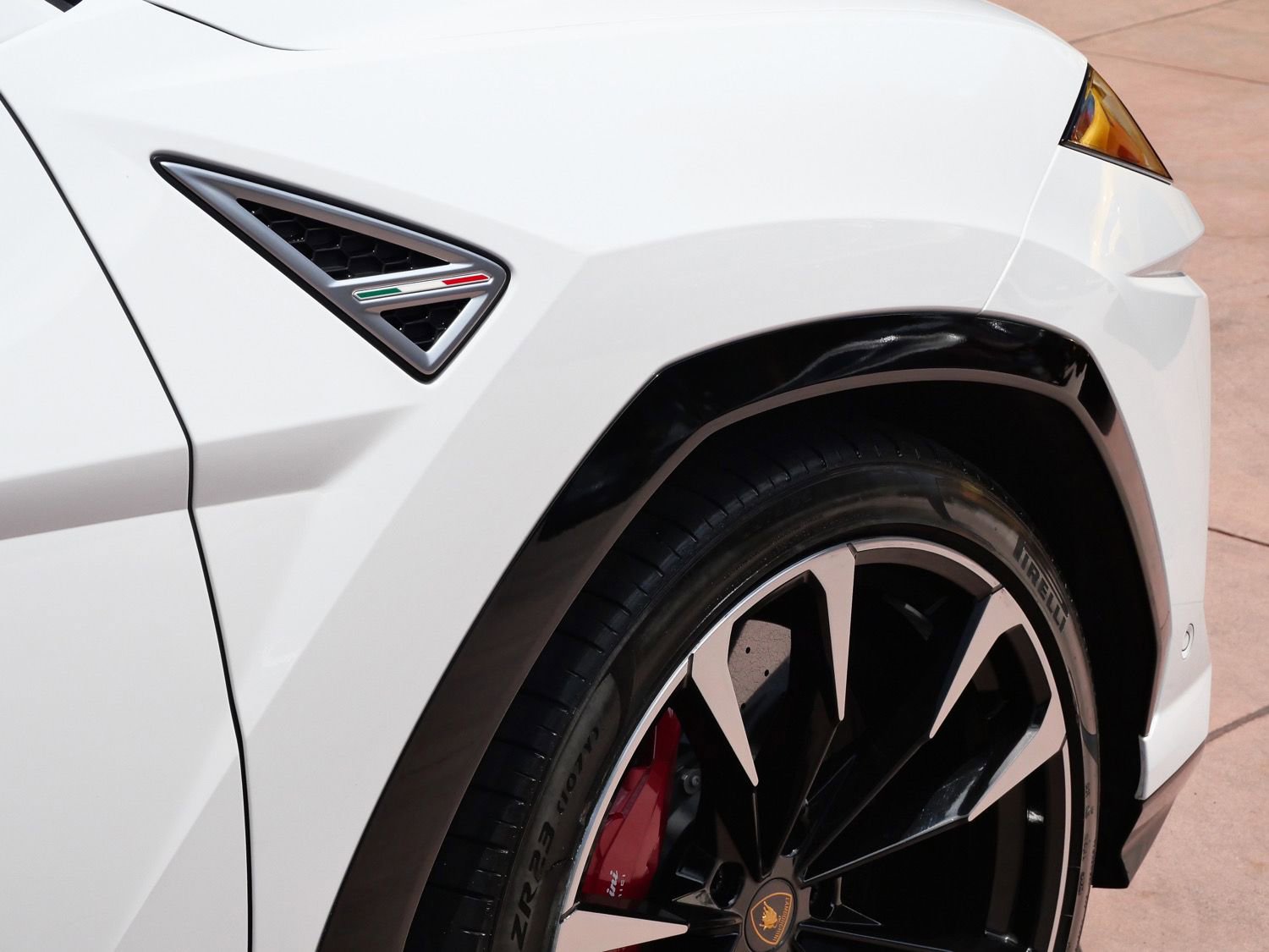 Used 2022 Lamborghini Urus AWD/4WD image 11