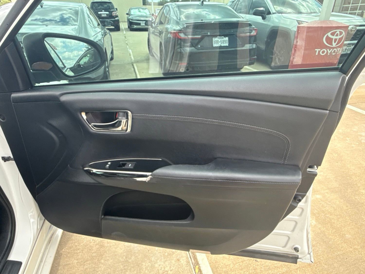 Used 2017 Toyota Avalon XLE w/ Carpet Mat Package FWD image 21