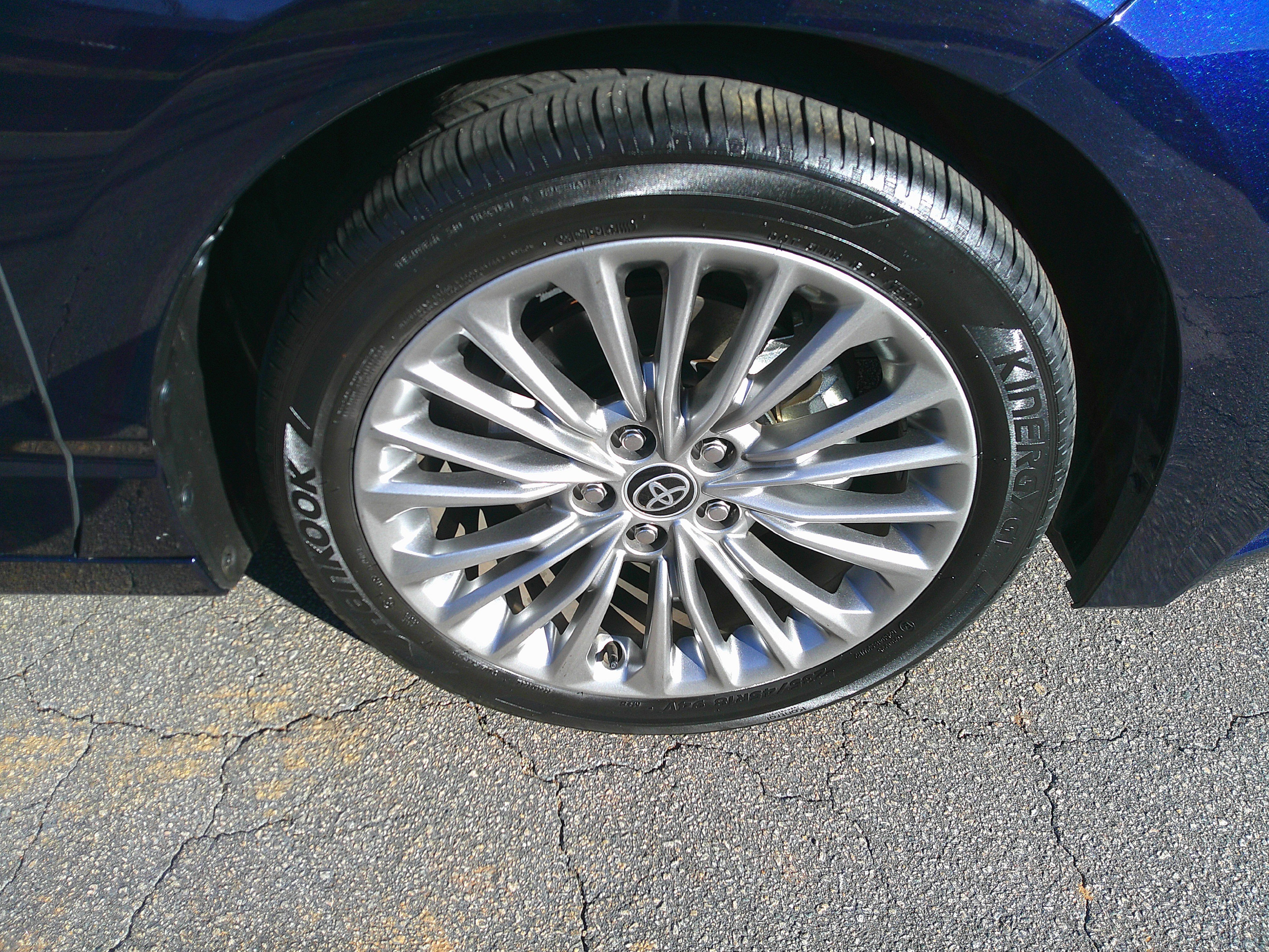 Used 2022 Toyota Avalon Limited image 14