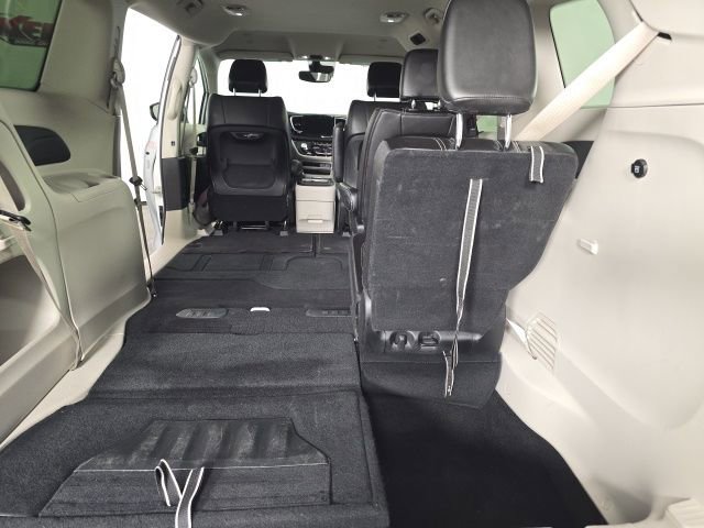 Used 2024 Chrysler Pacifica Touring-L image 27