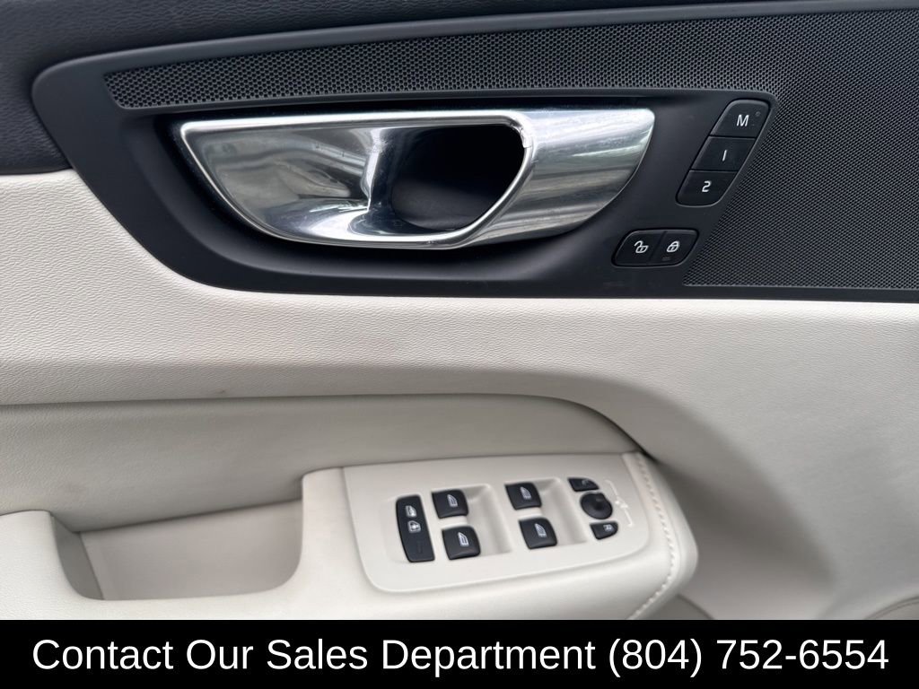 Used 2023 Volvo XC60 B5 Plus image 18