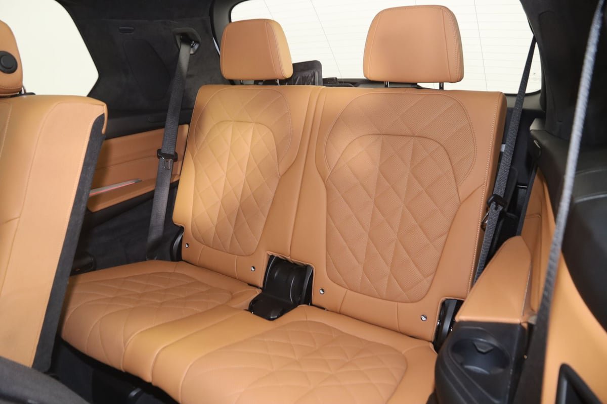 Used 2024 BMW X7 xDrive40i w/ M Sport Package AWD/4WD image 60