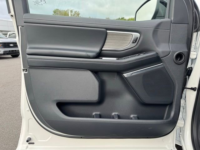 New 2025 Ford Expedition Platinum image 13