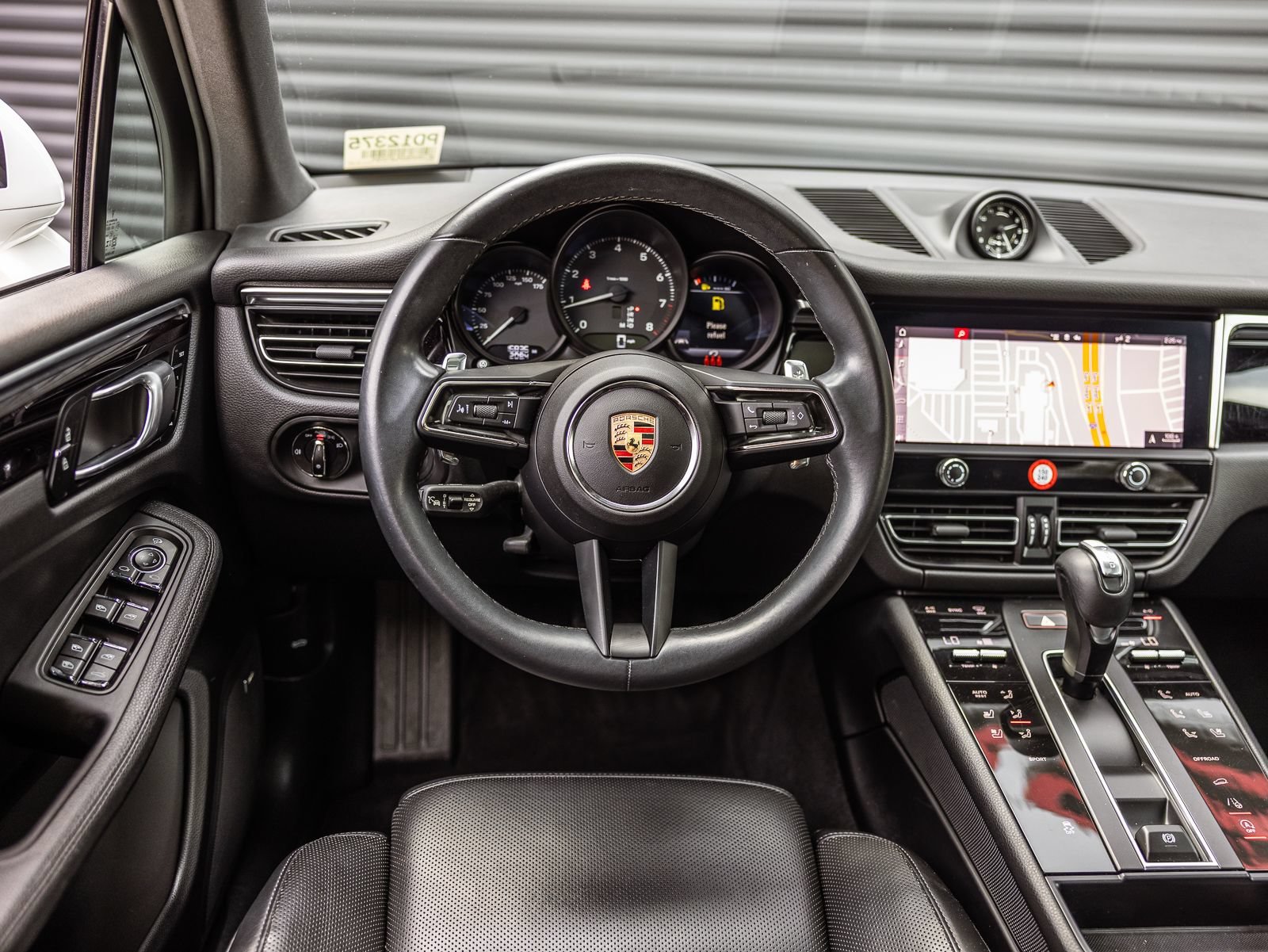 Certified 2024 Porsche Macan AWD/4WD image 12