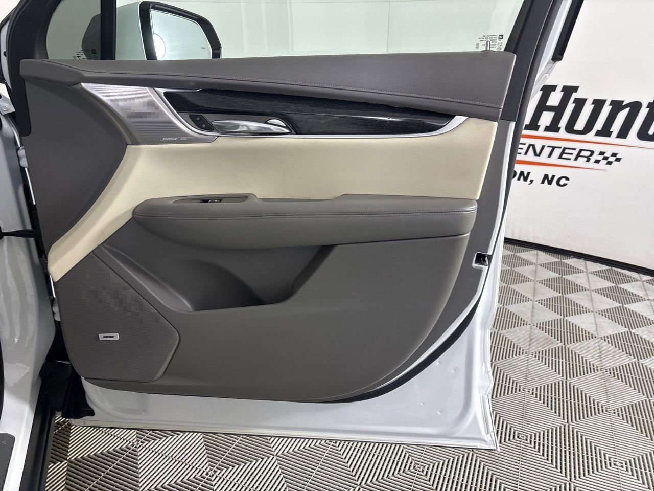 Used 2023 Cadillac XT6 Premium Luxury w/ Technology Package image 30