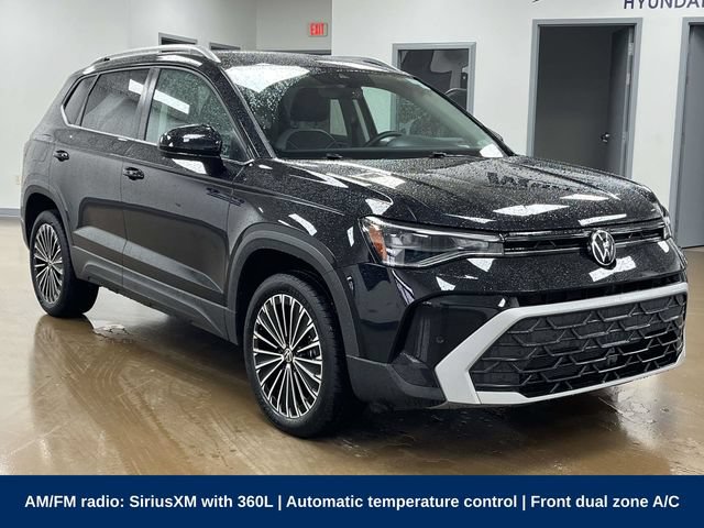 Used 2025 Volkswagen Taos SE FWD image 3