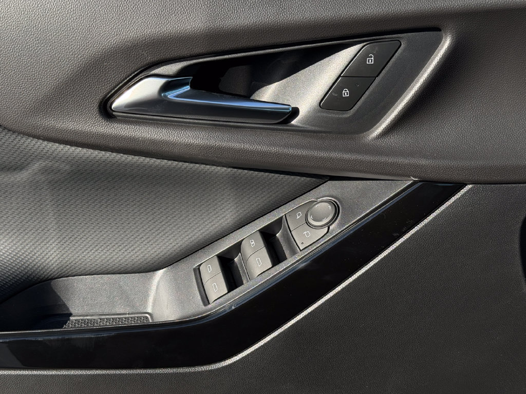 New 2027 Chevrolet Equinox LT w/ Convenience Package II FWD image 16