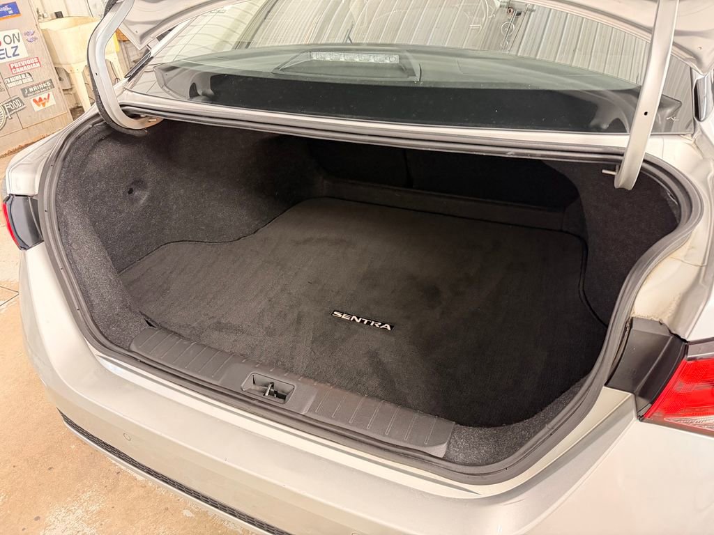 Used 2021 Nissan Sentra SV image 25