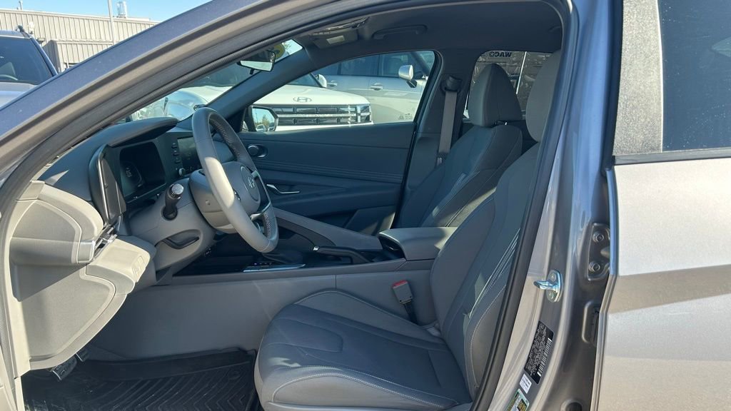 Used 2025 Hyundai Elantra Sport image 22