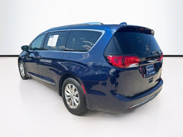 Used 2019 Chrysler Pacifica Touring-L FWD image 6