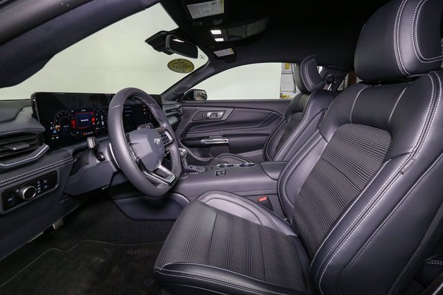 Used 2025 Ford Mustang GT Premium image 39