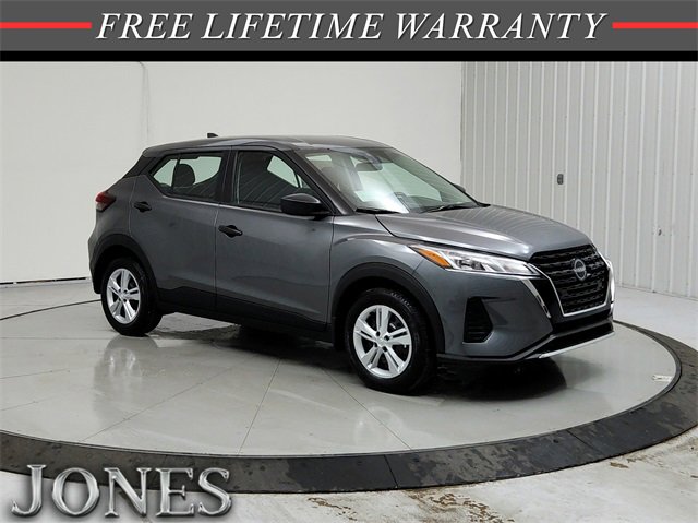 New 2025 Nissan Kicks Play S image 1