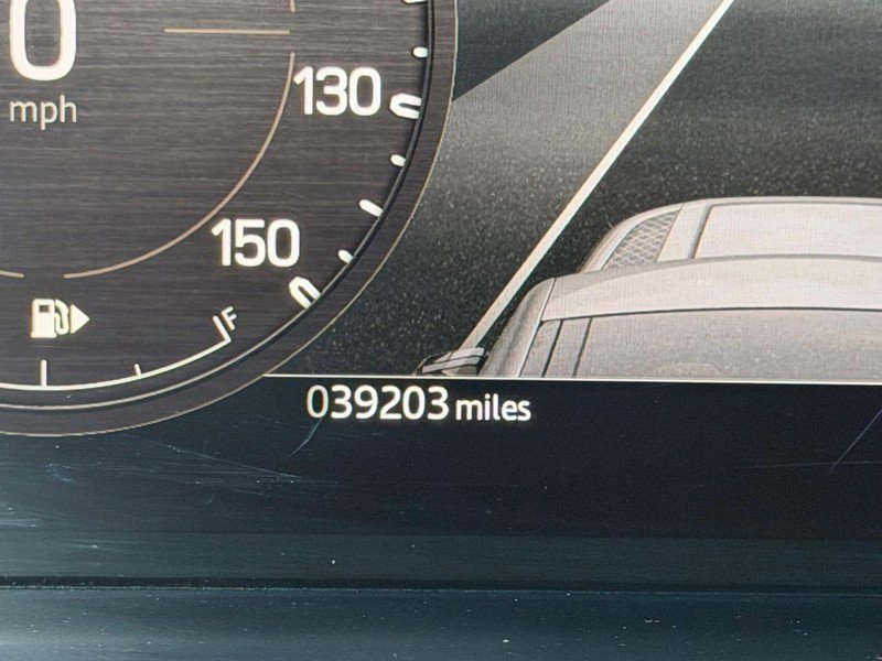 Used 2025 Land Rover Defender 110 S image 22