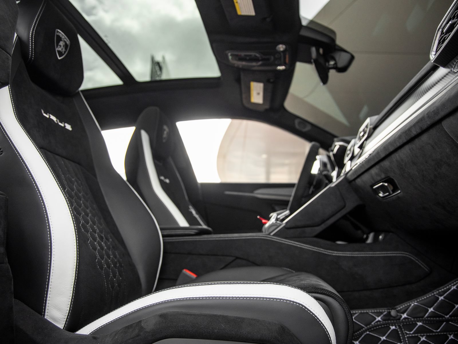 Used 2024 Lamborghini Urus Performante AWD/4WD image 57