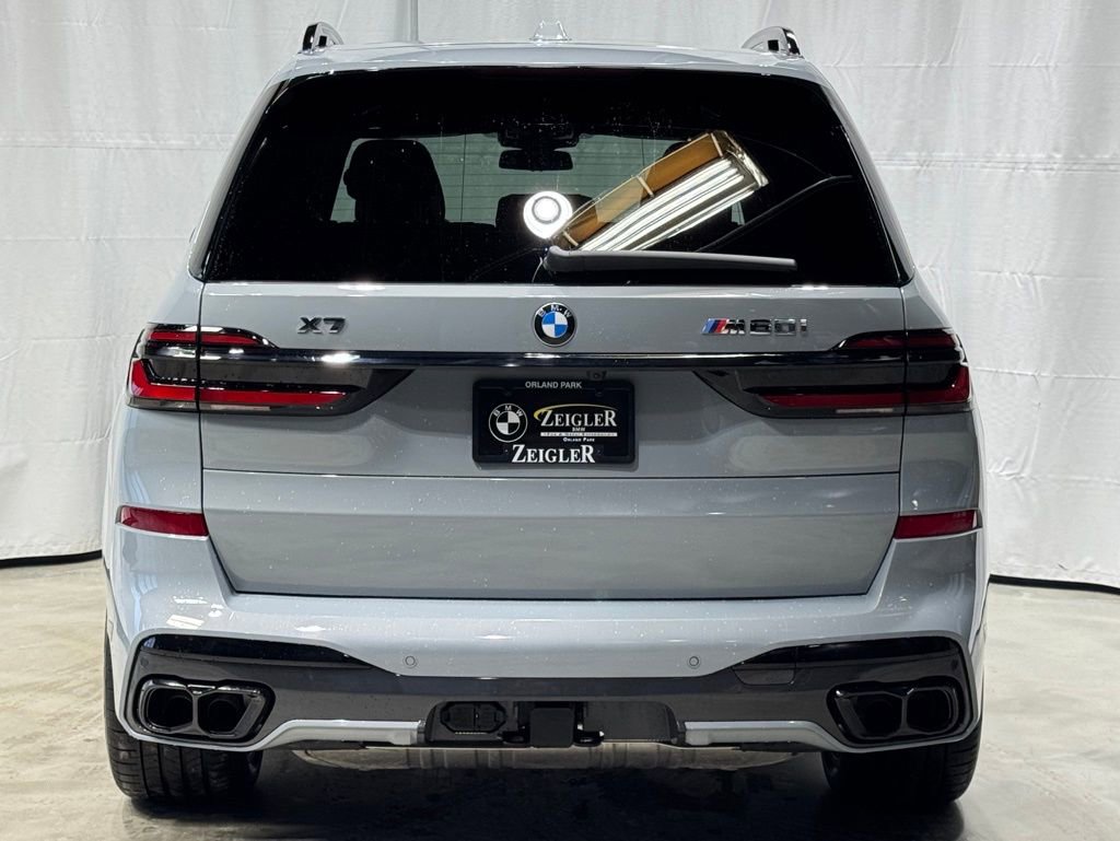 Used 2025 BMW X7 M60i image 5