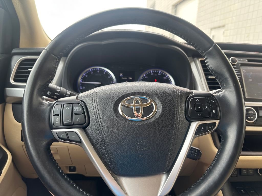 Used 2018 Toyota Highlander XLE image 18