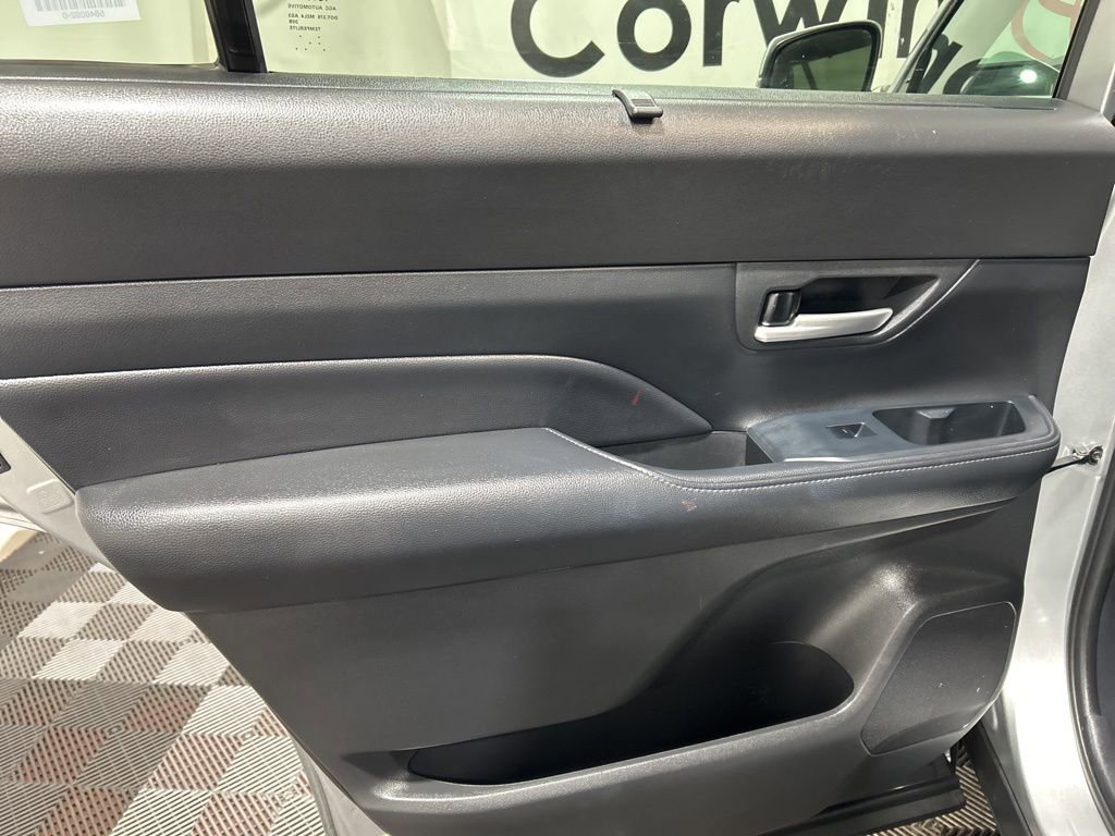 Used 2025 Toyota Grand Highlander AWD image 17