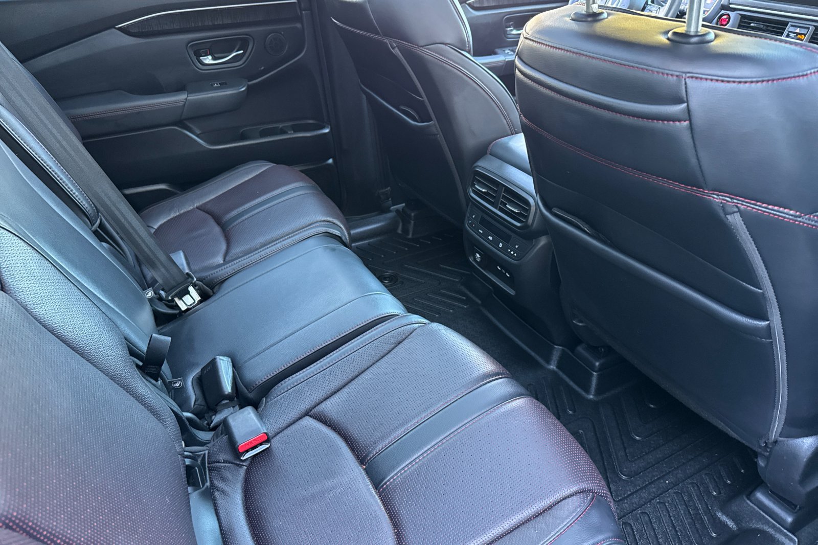 Used 2025 Honda Pilot Black Edition image 18