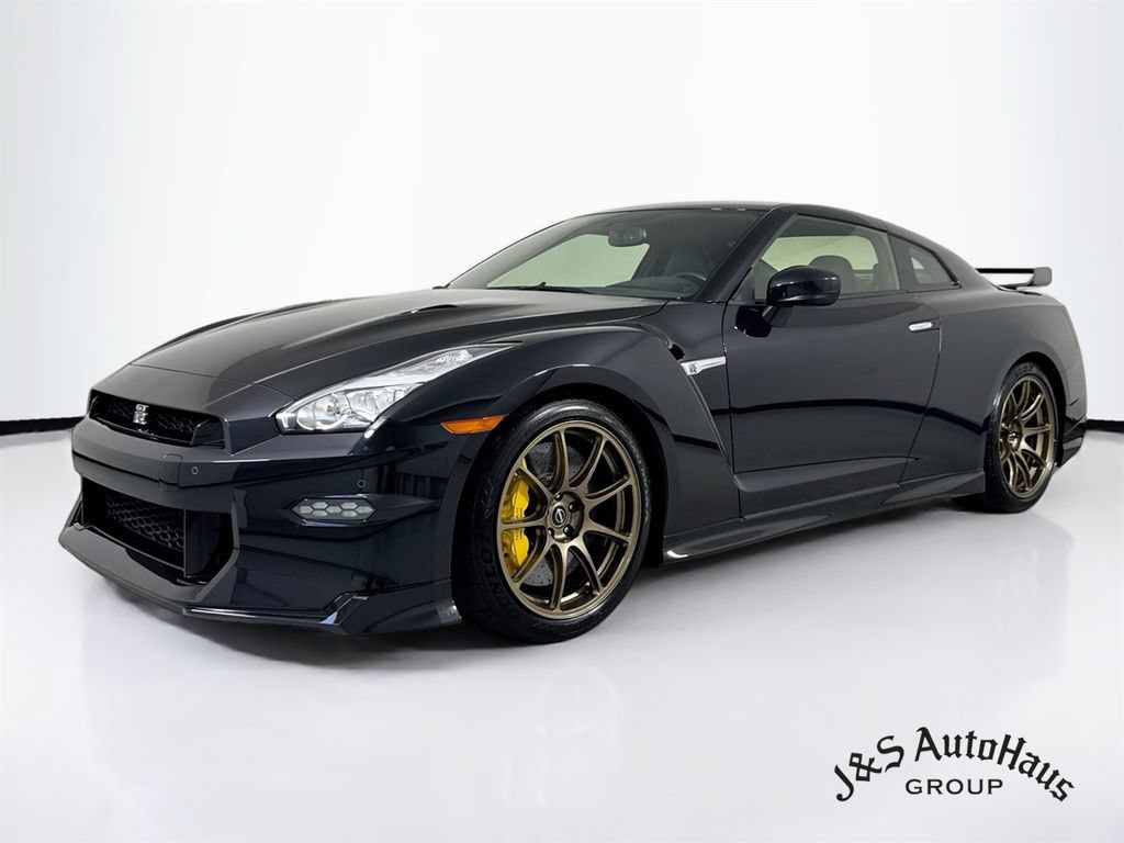 Used 2024 Nissan GT-R w/ Floor Mat Package AWD/4WD image 3