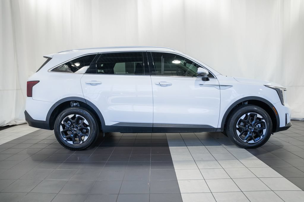 Used 2024 Kia Sorento S w/ Panoramic Sunroof Package AWD/4WD image 3