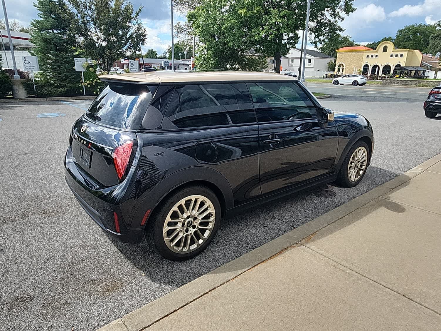 Used 2025 MINI Cooper S FWD image 13