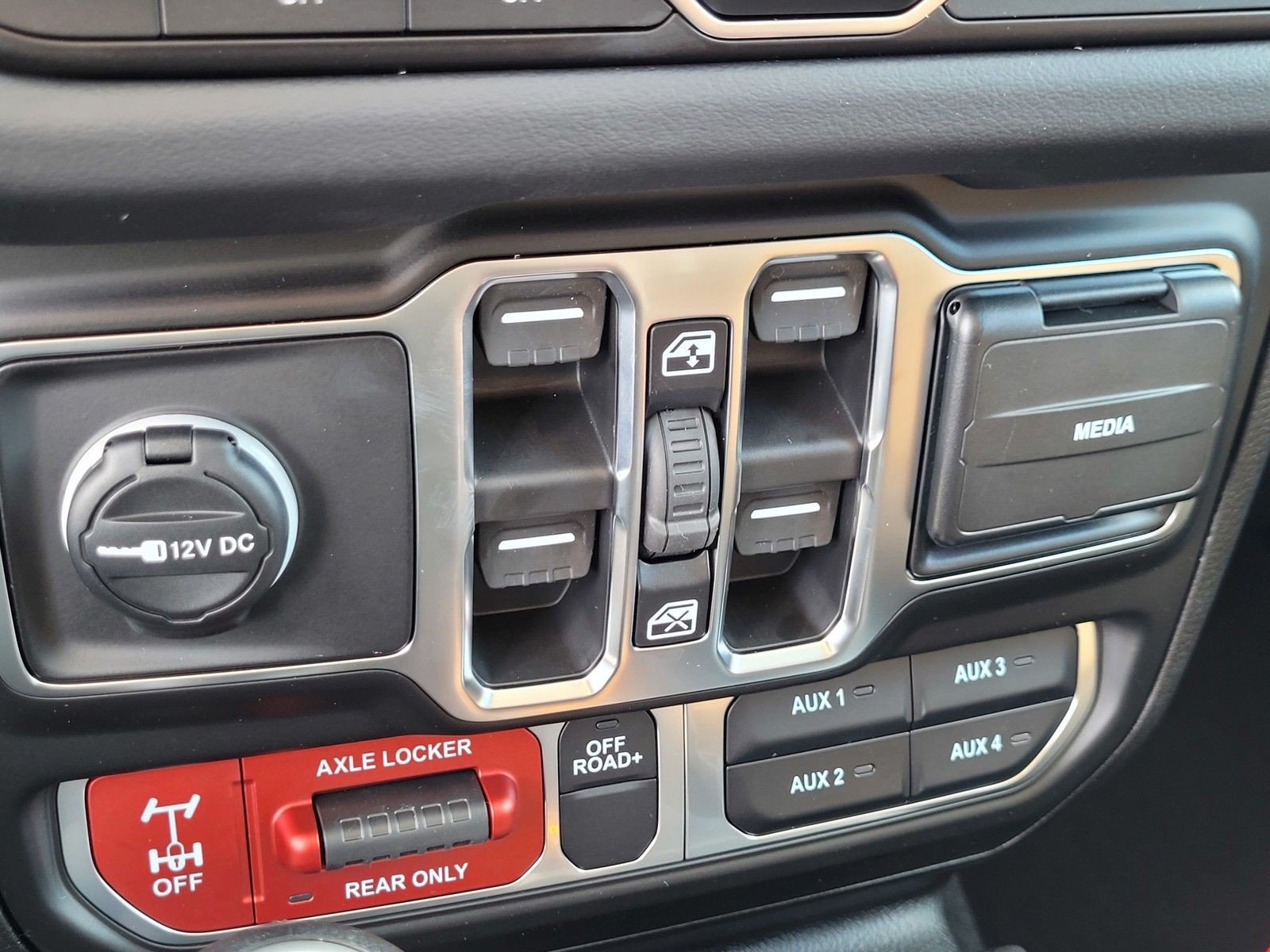 New 2026 Jeep Gladiator Mojave AWD/4WD image 18