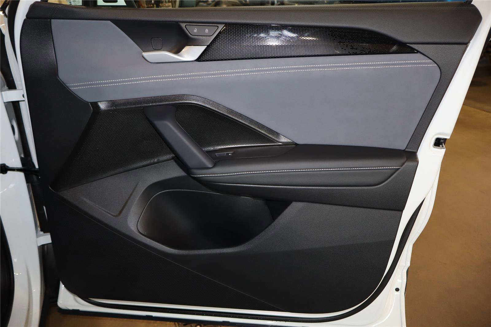 Used 2025 Volkswagen Tiguan SE image 26