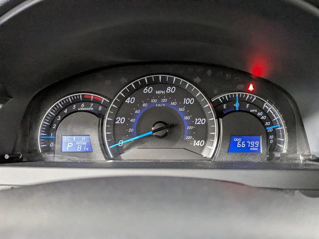 Used 2014 Toyota Camry XLE image 32