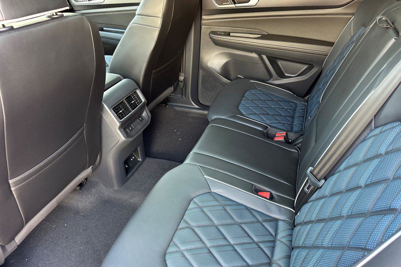 Used 2024 Volkswagen Atlas Cross Sport SEL Premium R-Line image 12