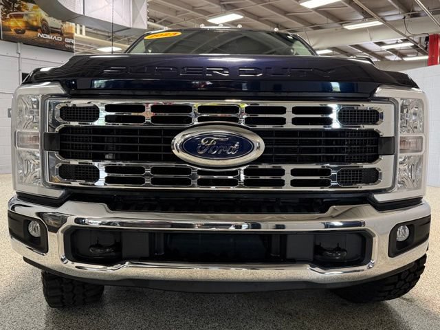 Used 2023 Ford F250 XLT w/ FX4 Off-Road Package AWD/4WD image 2