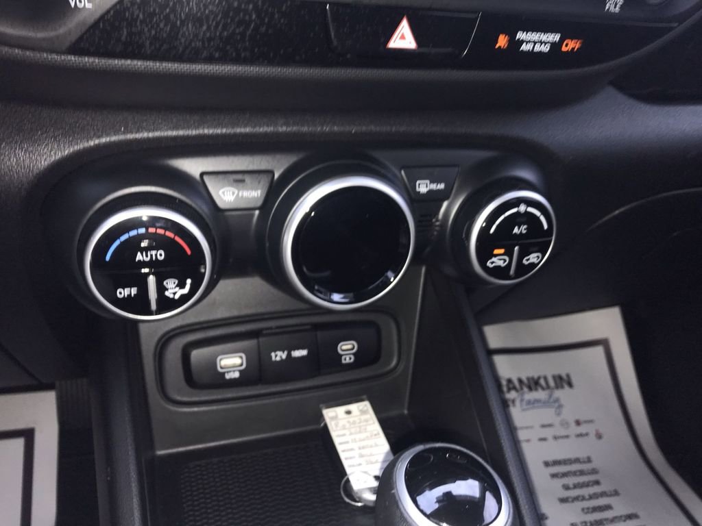 Used 2024 Hyundai Venue SEL image 18