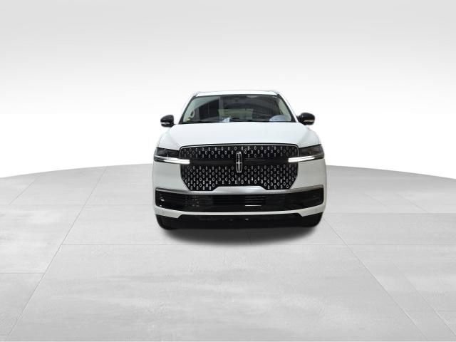 Used 2025 Lincoln Navigator Reserve AWD/4WD image 2