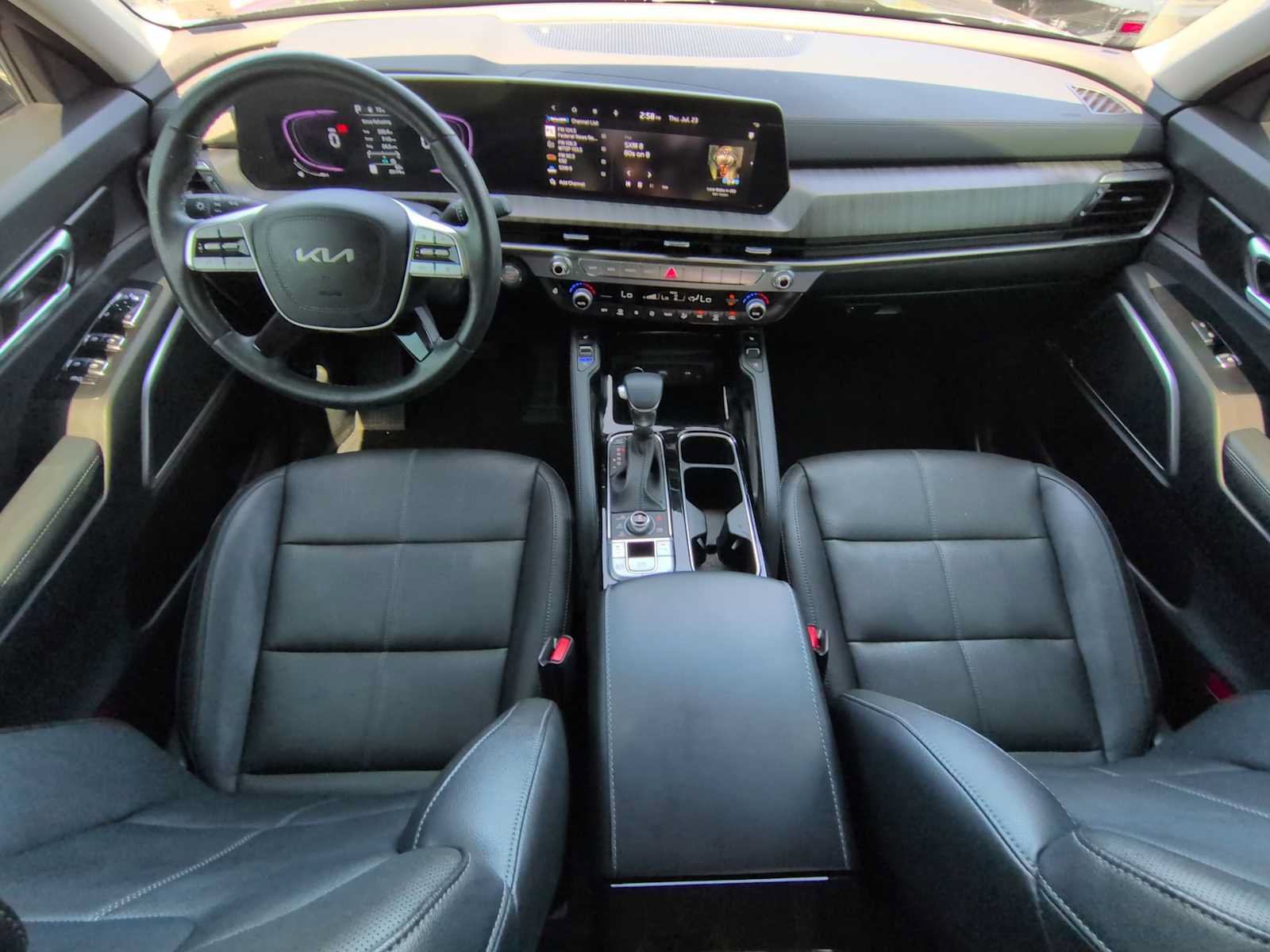 Used 2025 Kia Telluride EX w/ EX Captain's Chair Package AWD/4WD image 16