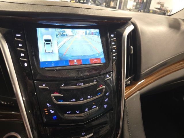 Used 2020 Cadillac Escalade Premium Luxury AWD/4WD image 15