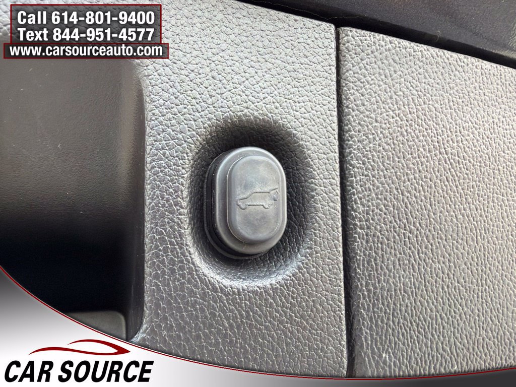 Used 2018 GMC Yukon SLT w/ Open Road Package AWD/4WD image 8