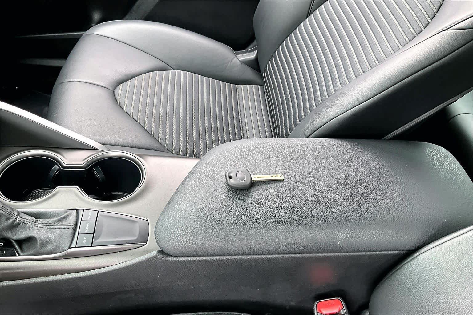 Used 2024 Toyota Camry SE FWD image 13