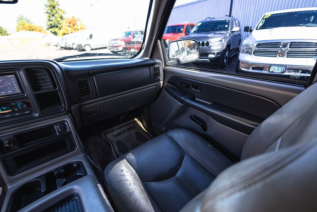 Used 2003 Chevrolet Suburban 4WD image 22