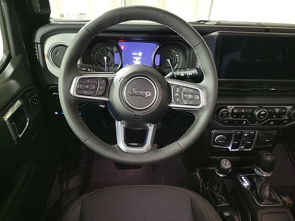 Used 2025 Jeep Wrangler Unlimited Sahara w/ Safety Group image 13