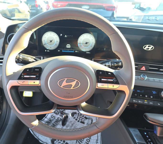 Used 2023 Hyundai Elantra SEL w/ Convenience Package image 8