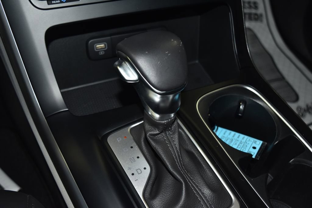 Used 2023 Kia Carnival LX image 16