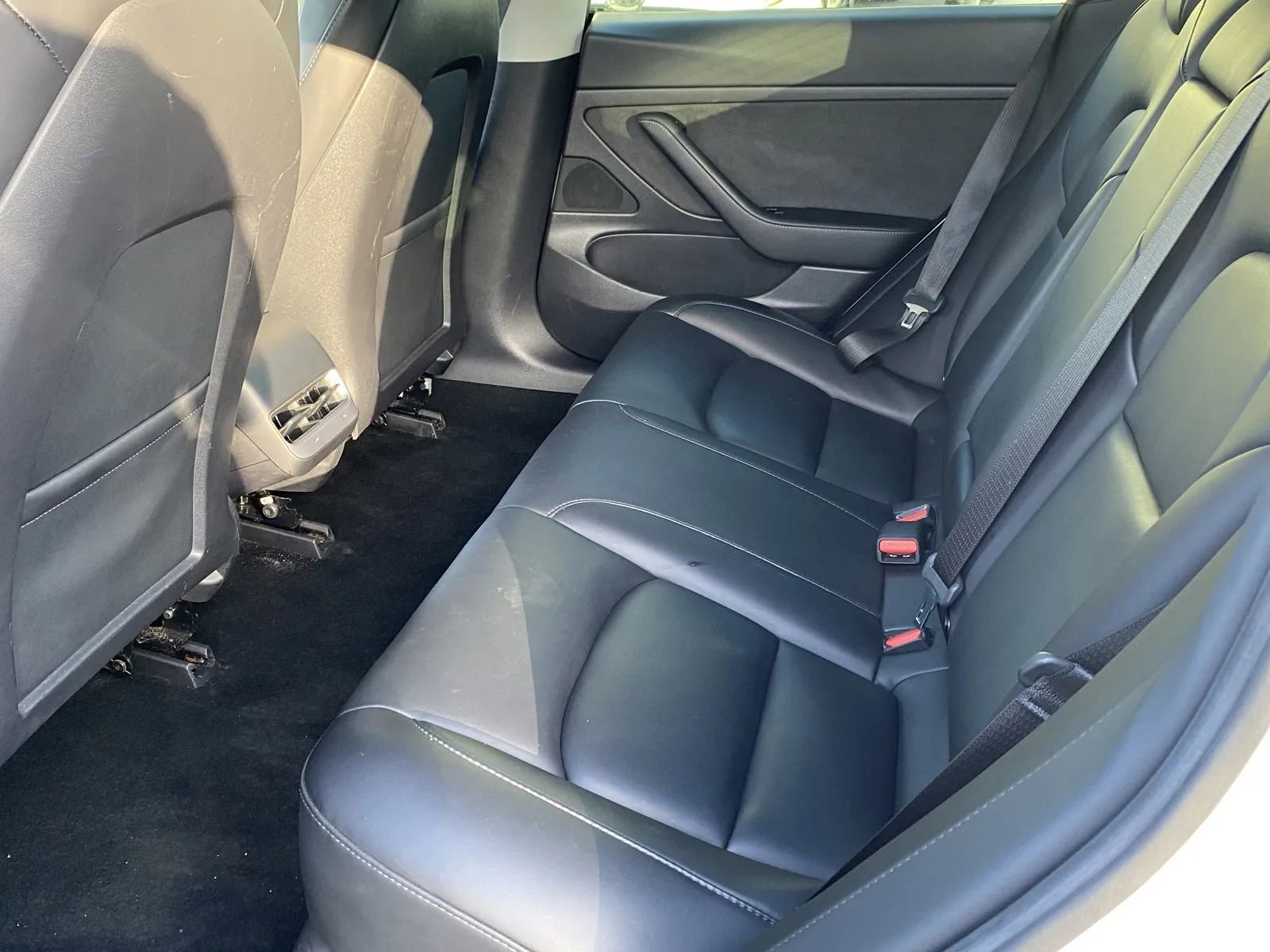 Used 2020 Tesla Model 3 Standard Range image 9