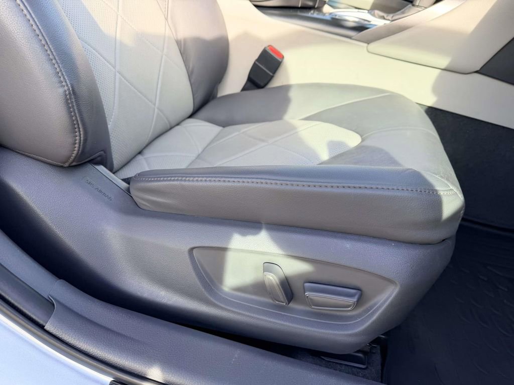Certified 2018 Toyota Camry XLE image 12