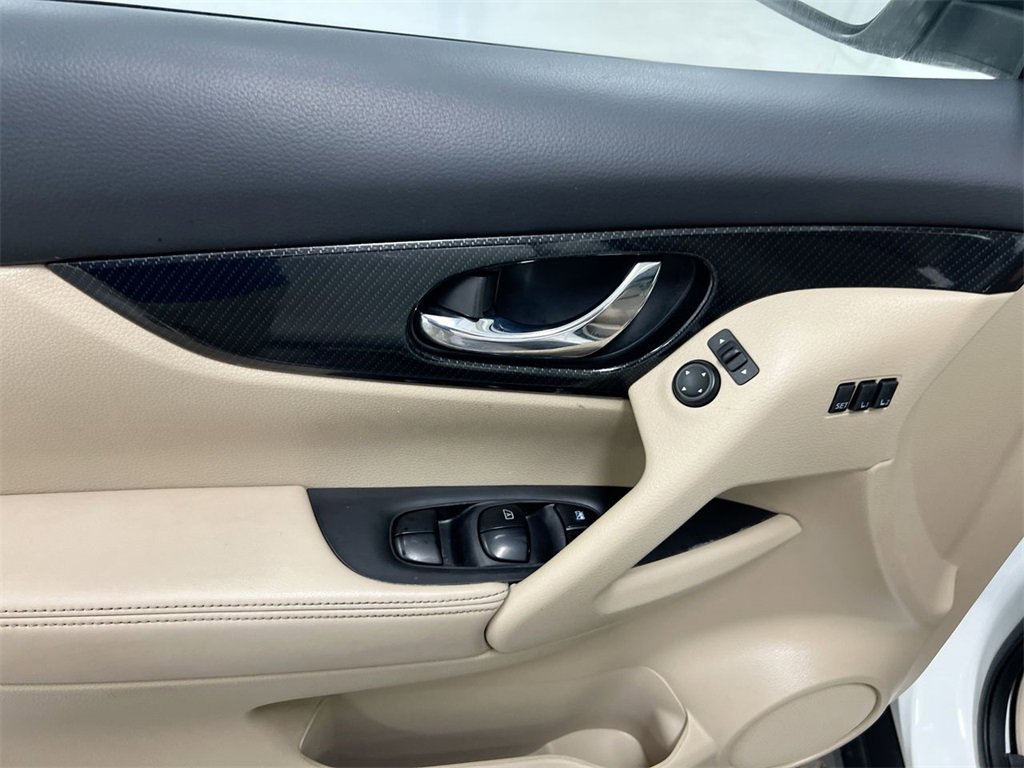 Used 2019 Nissan Rogue SL w/ Premium Package image 22